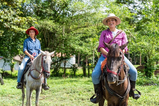 horse-riding-at-la-mello-adventure-lodge