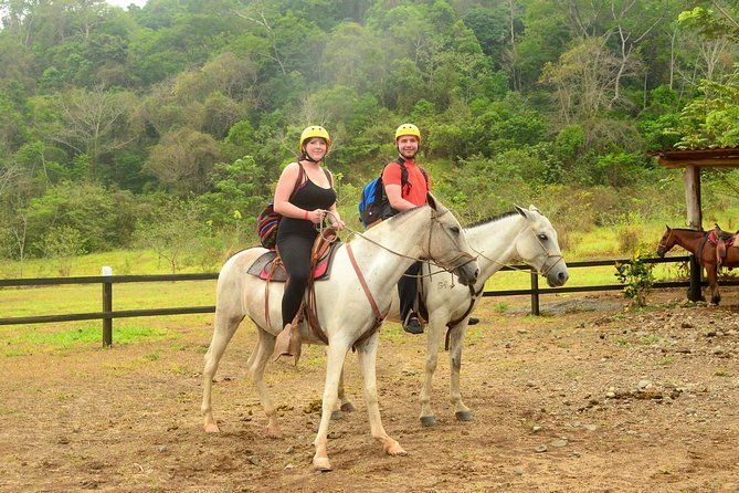 horseback-riding-and-waterfall-in-jaco