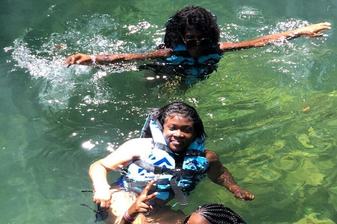 horseback-riding-blue-hole-dunns-river-river-rafting-and-tubing-private-tour