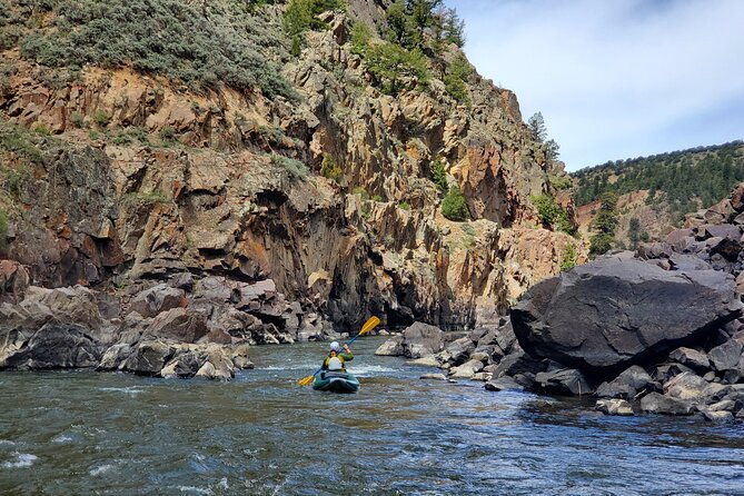 inflatable-kayak-adventure-colorado-river-half-day-guided-tour