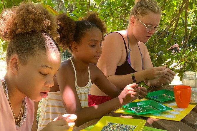jewelry-workshop-a-mi-mek-it-in-montego-bay-jamaica-fr-en