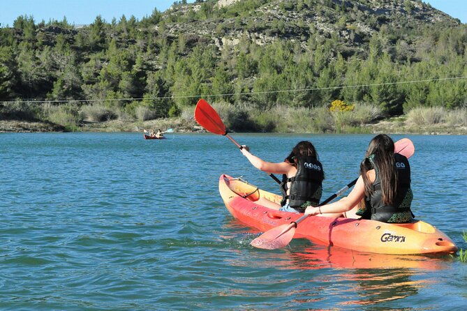 kayak-at-apolakkia-lake-2