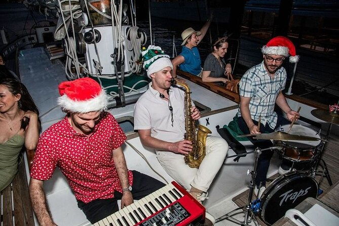 key-west-christmas-cruise-with-live-band-and-drinks