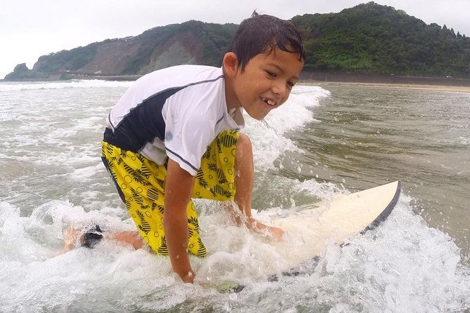 kids-surf-lesson-for-small-group-in-miyazaki