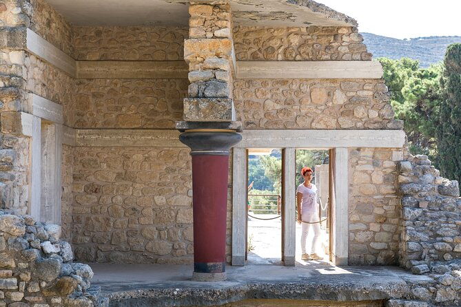 knossos-palace-and-arch-museum-of-heraklion-tour-2