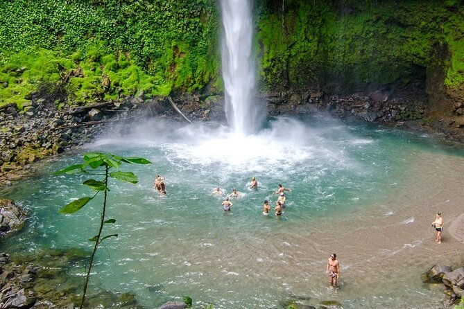 la-fortuna-waterfall-arenal-volcano-hike