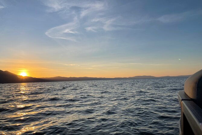 lake-tahoe-luxury-pontoon-boat-rental-captain-cost-not-included-2