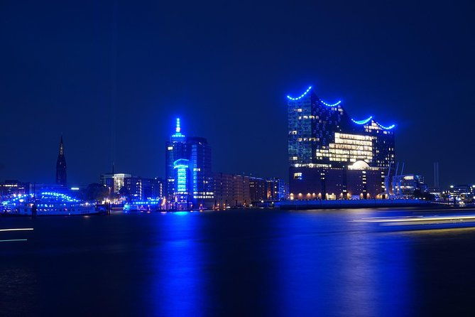 lights-tour-through-the-port-of-hamburg-and-to-the-historic-warehouse-district-2
