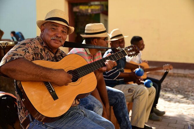 little-havana-cigar-rolling-coffee-making-tour-and-90-min-cruise
