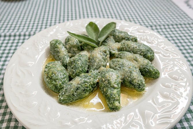 lunch-or-dinner-and-cooking-demo-at-a-local-home-in-trento
