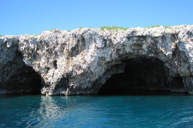 luxury-blue-and-green-cave-private-tour