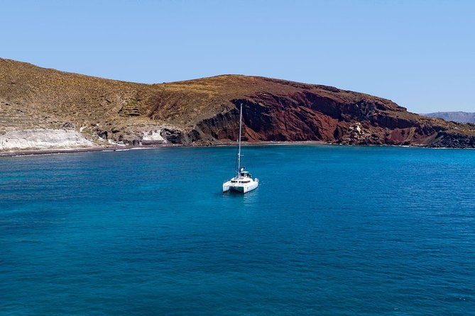 luxury-caldera-cruise-with-a-rich-bbq-meal-and-drinks