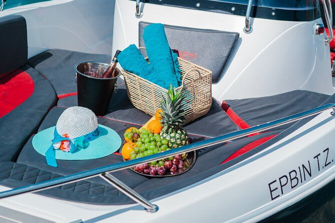 luxury-speedboat-cruise-to-shipwreck-and-blue-caves