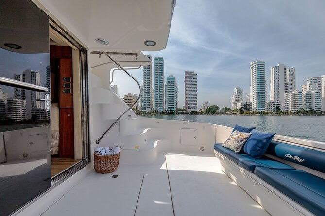 luxury-yacht-rental-in-cartagena-de-indias-sea-ray-56
