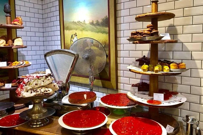 lyon-morning-food-market-tasting-tour-in-les-halles-paul-bocuse
