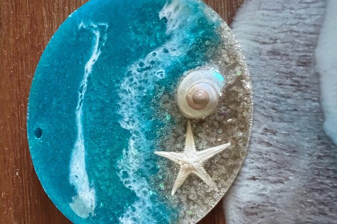 make-your-own-maui-souvenir-ocean-resin-class