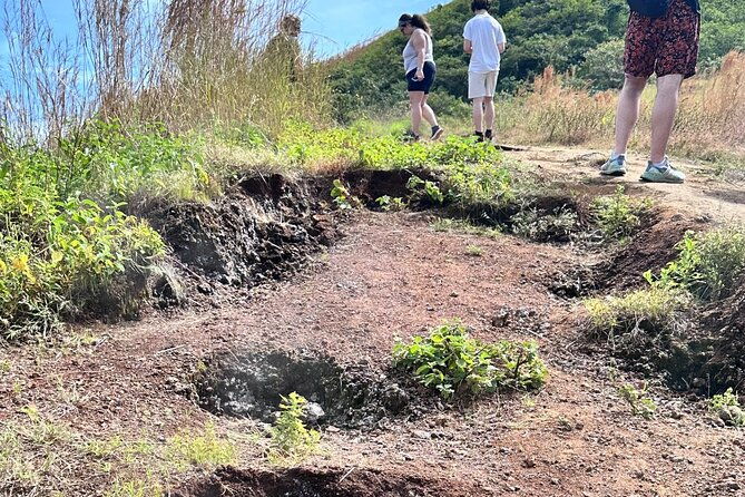 masaya-volcano-hike-through-comalito-hill-apoyo-lagoon