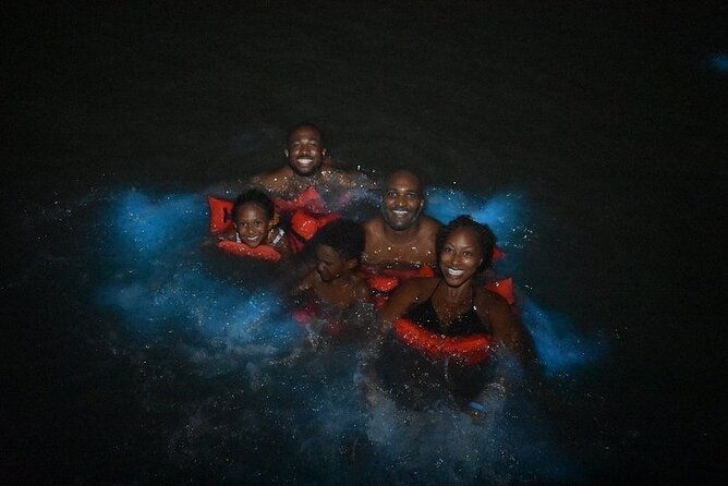 mesmerizing-luminous-lagoon-glistening-waters-night-tour