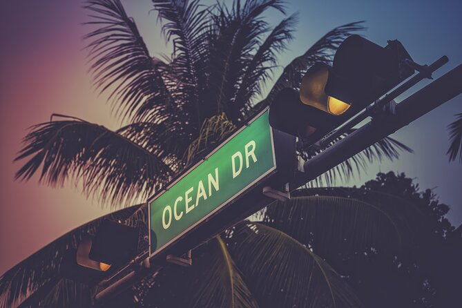 miami-beach-bar-tour-art-deco-neon-lights-by-local-historian