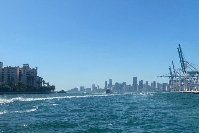 miami-skyline-75-minute-luxury-cruise-of-millionaires-homes