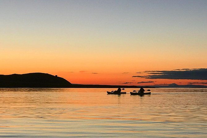 midnight-sun-kayaking-adventure-by-mt-kirkjufell