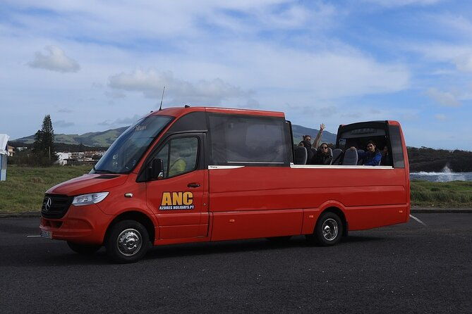 minibus-laketour-furnas-full-day-shared-2