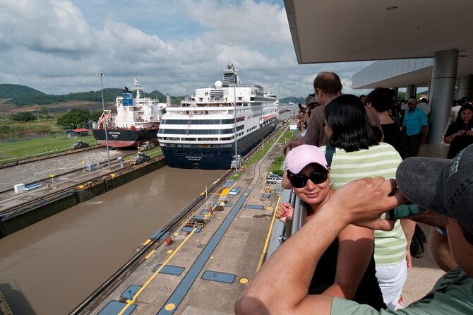 miraflores-canal-locks-and-casco-viejo-highlights-walking-tour