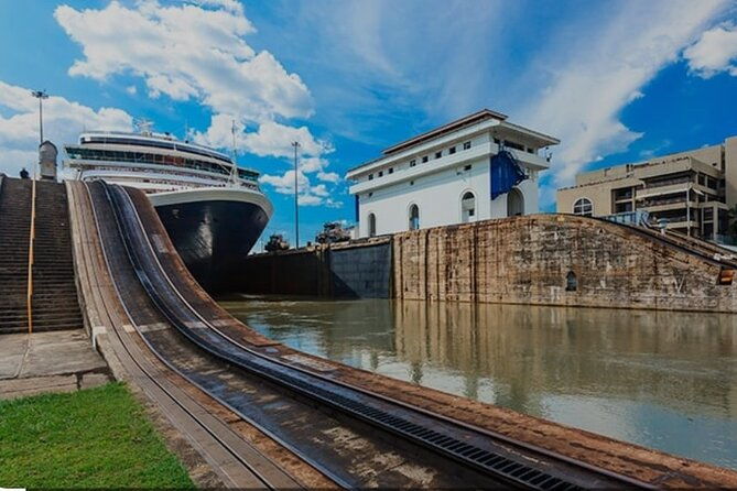 miraflores-locks-and-biomuseo-private-tour