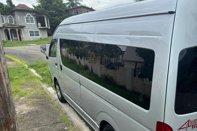 montego-bay-airport-and-riu-montego-bay-private-shuttle