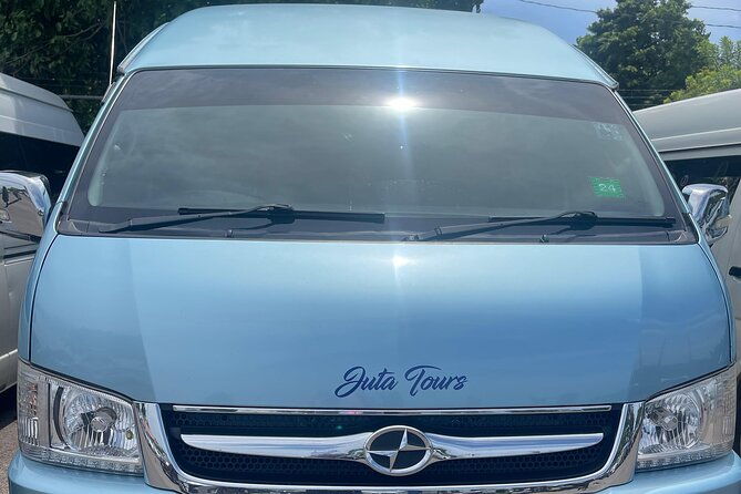 montego-bay-airport-and-riu-palace-jamaica-private-shuttle