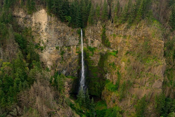 multnomah-falls-portland-premium-air-tour-by-envi-adventures