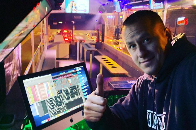 nashville-open-air-public-party-bus-tour-with-onboard-dj-bartender
