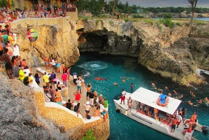 negrils-private-day-trip-with-margaritaville-and-ricks-cafe