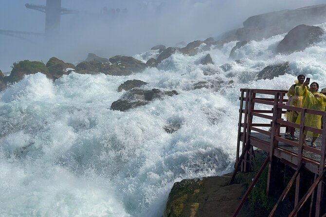 niagara-falls-cave-of-the-winds-afternoon-tour