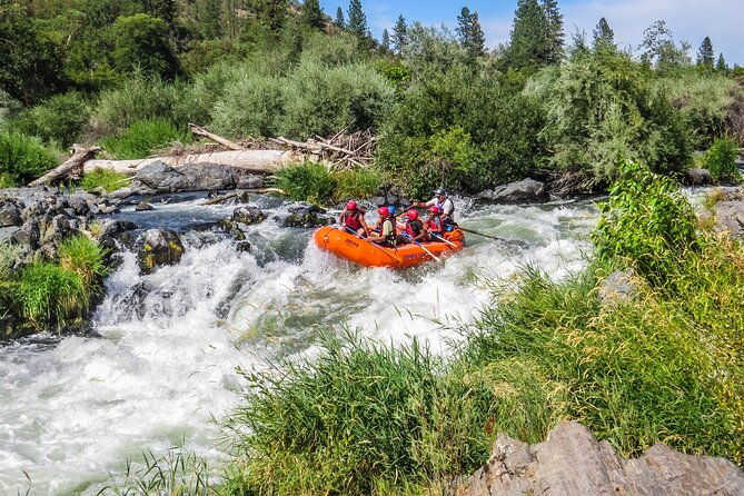 nugget-falls-class-iv-half-day-rafting-on-the-rogue-river
