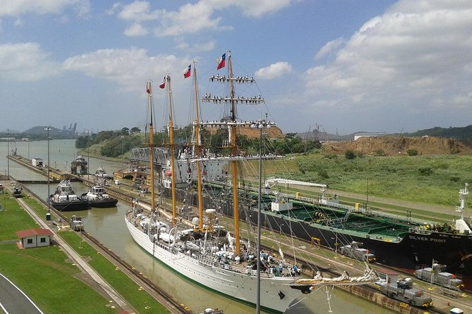 panama-canal-amador-causeway-and-old-town-tour
