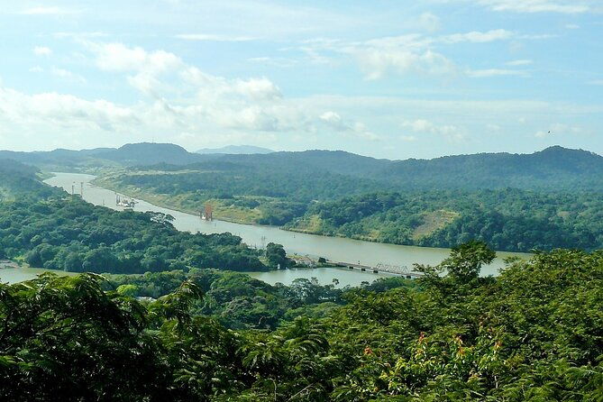 panama-eco-adventure-gatun-lake-aerial-tram-sloth-sanctuary