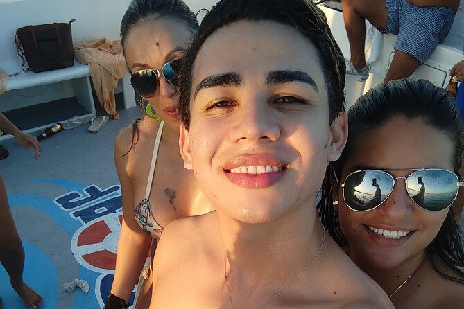 party-boat-booze-cruise-and-snorkeling-open-bar