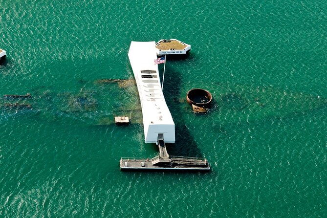 pearl-harbor-arizona-memorial-missouri-battleship-city-tour