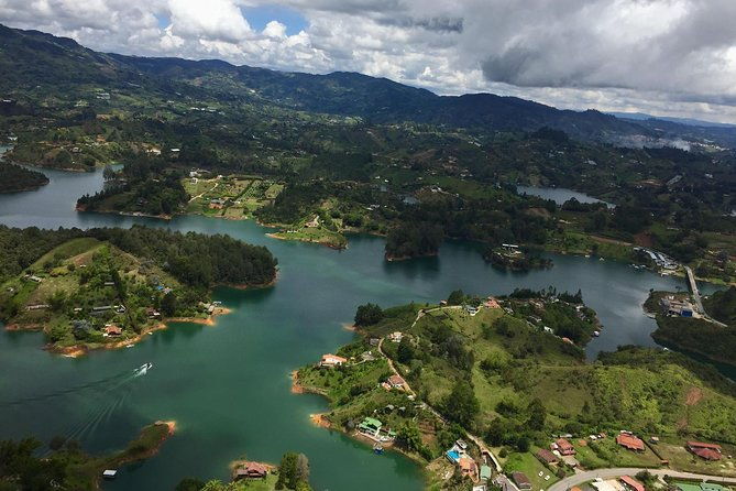 penol-rock-and-guatape-town-shared-tour