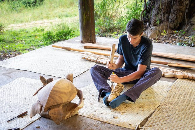 polynesian-cultural-carving-experience-in-holualoa