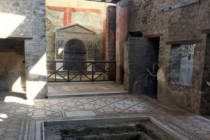 pompeii-with-an-archaeologist-small-group-2