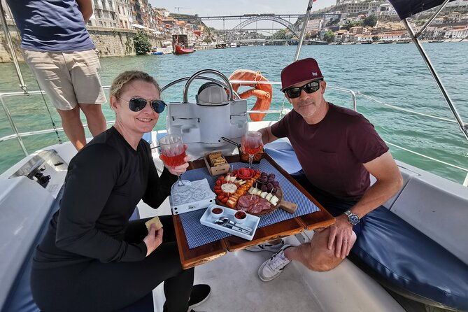 porto-wine-and-cheese-tasting-on-a-sailboat-on-the-douro-river