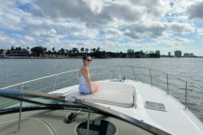 premium-miami-yacht-tour-experience-captain-champagne-party