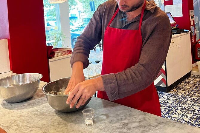 premium-pizza-making-class-at-a-pizzeria-in-como-2