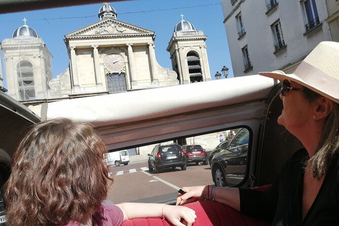 private-1-hour-tour-of-versailles-in-a-vintage-car-2cv