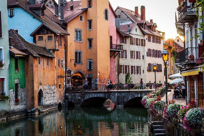 private-2-hour-walking-tour-of-annecy-with-official-tour-guide-2