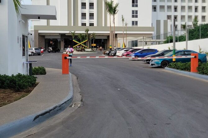 private-airport-transfer-riu-aquarelle-excellence-oyster-bay