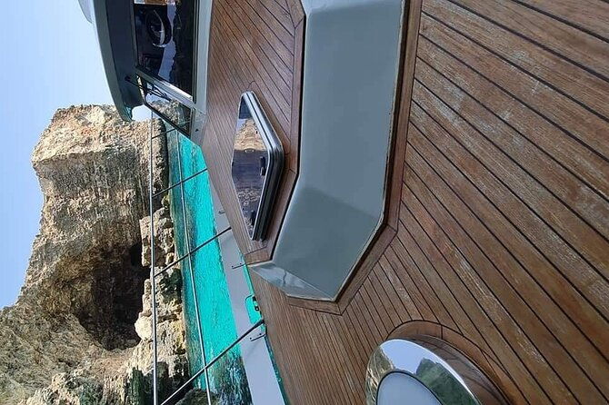 private-boat-charters-around-malta-gozo-comino-2