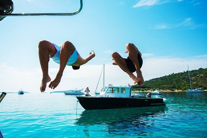 private-boat-tour-for-small-groups-to-blue-lagoon-and-solta-island